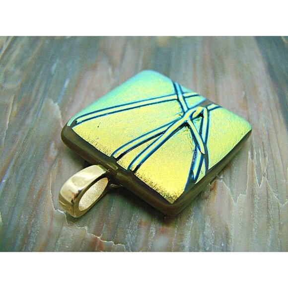 Square Shape Opaque Pendant Raised 3d Geo Design Graphic Resin Gold Tone Charm - Picture 4 of 9